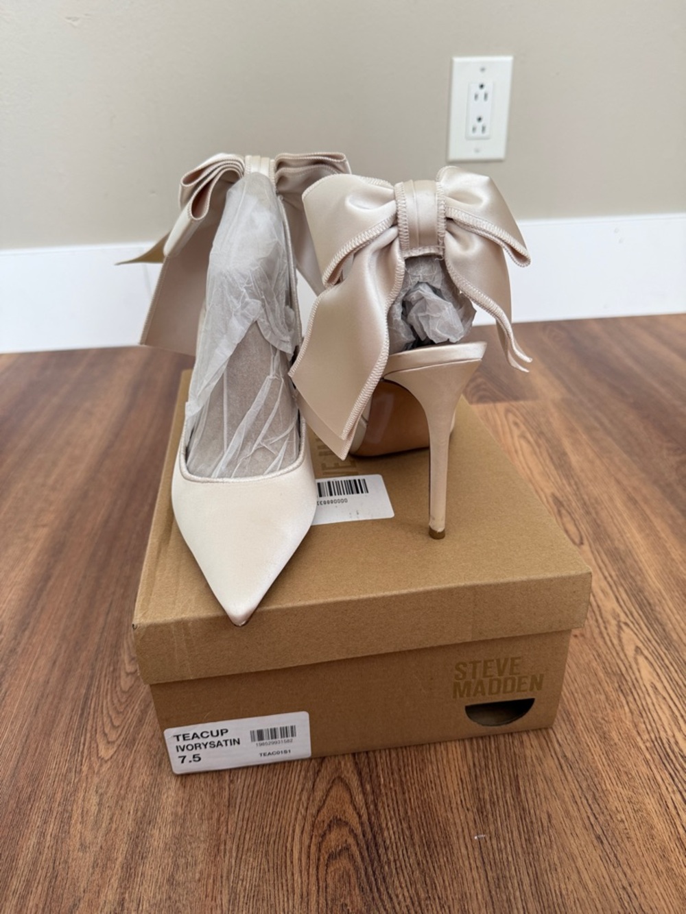 Steve Madden Ivory Satin Pointed-Toe Bow Stiletto Heels